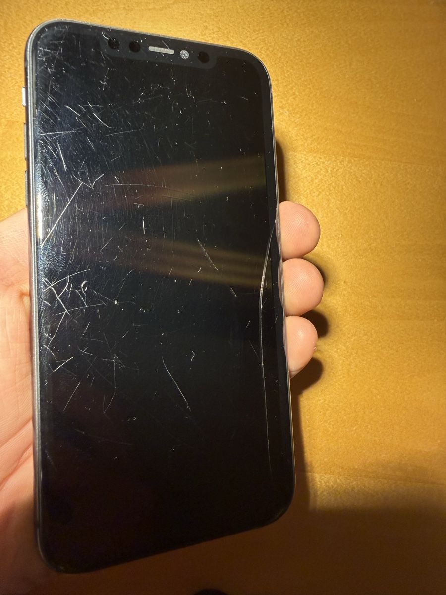 Apple Portables: iPhone 11 64GB Schwarz – D'occasion à Luzern par betzgi02