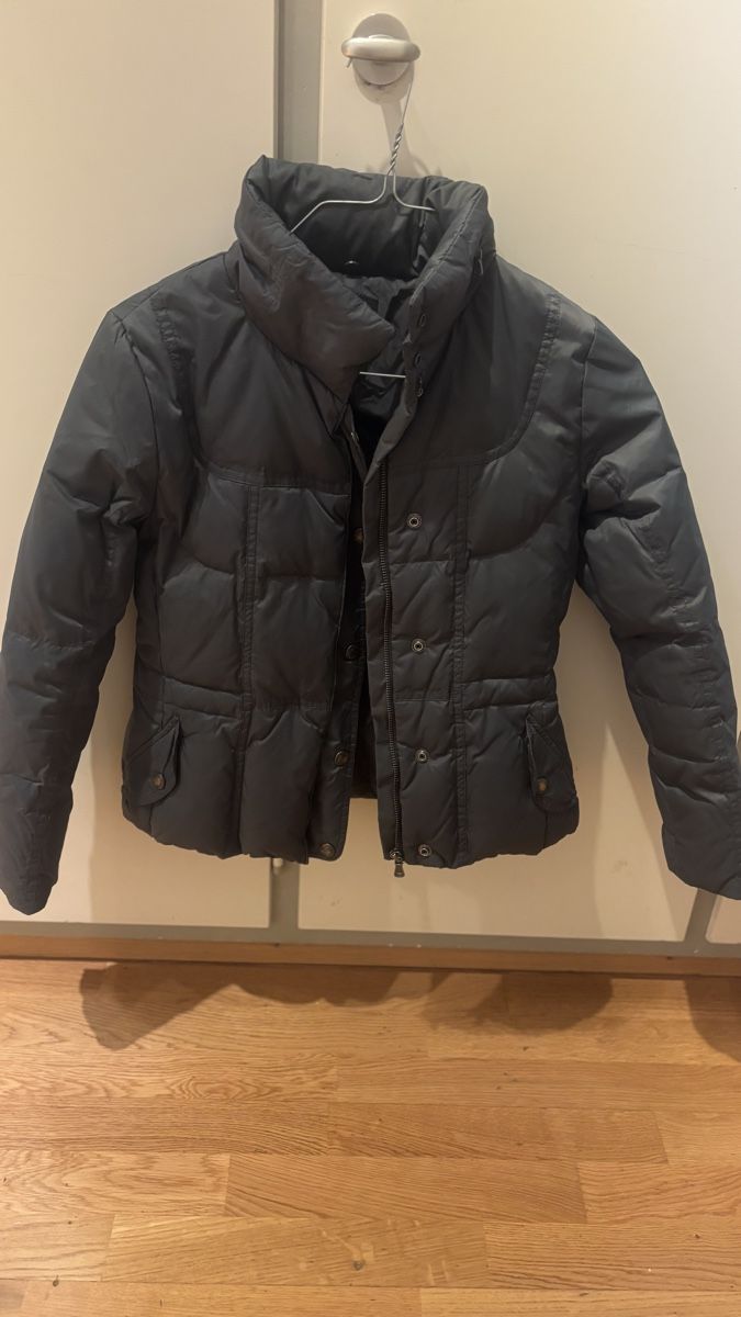 Calvin Klein Giacche: Calvin Klein Jeans Winterjacke Grau, Gr. S – Usato da Wetzikon ZH venduto da pinkilady44