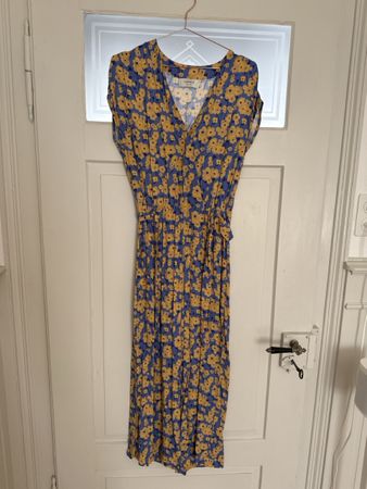 Blumiger Jumpsuit von Thinking Mu (Fair Fashion)