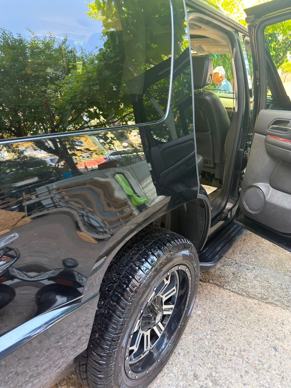 Autos: Cadillac escalade 6.2 V8 – D'occasion à biel-bienne par Sekiz 7