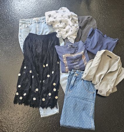 Kleiderpaket Damen Grösse S Jeans Rock Pullover Jacke etc.
