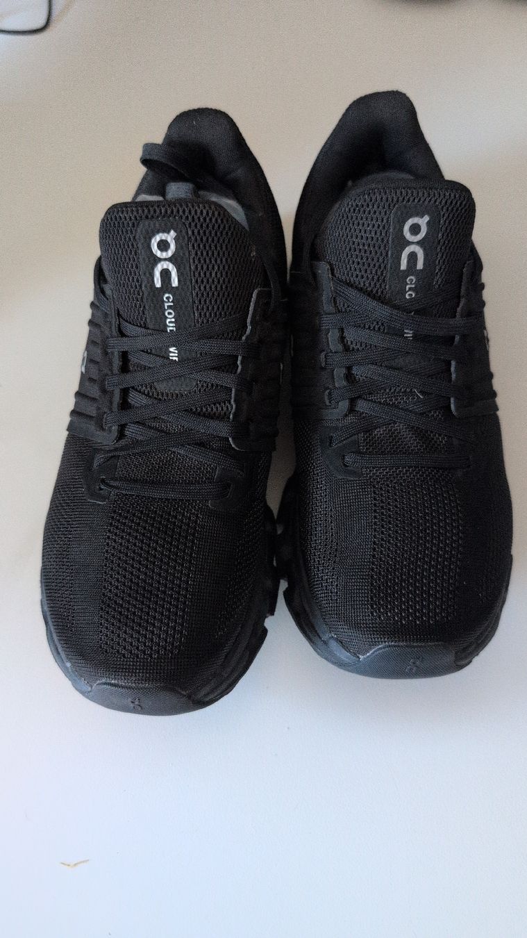 On Scarpe da donna: Chaussures de sport On Cloud noires, taille 38.5 – Nuovo (secondo la descrizione) da Courchapoix venduto da Balk