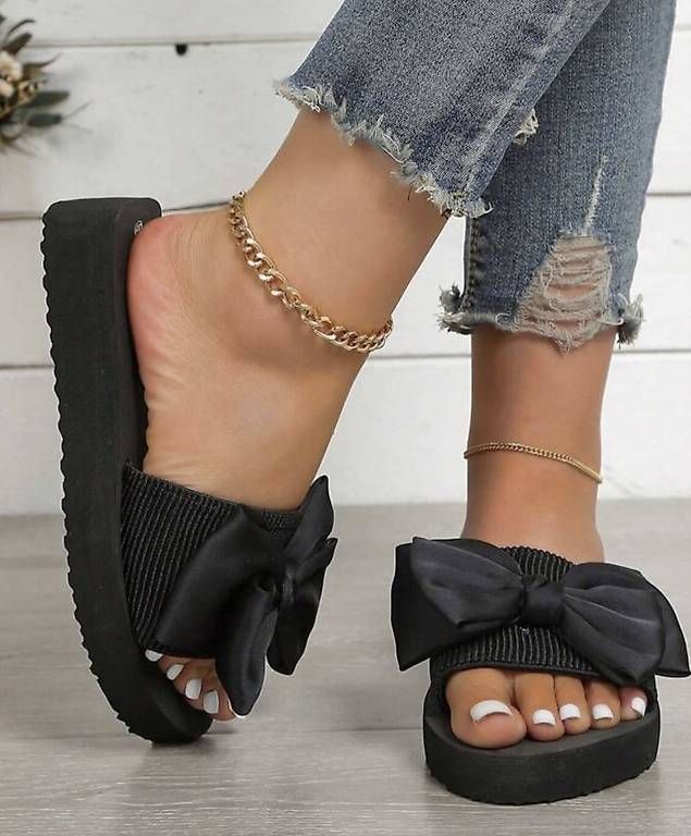 Scarpe da donna: Schwarze Schleifen-Sandalen – Usato da Rapperswil SG venduto da s_dasilva 1