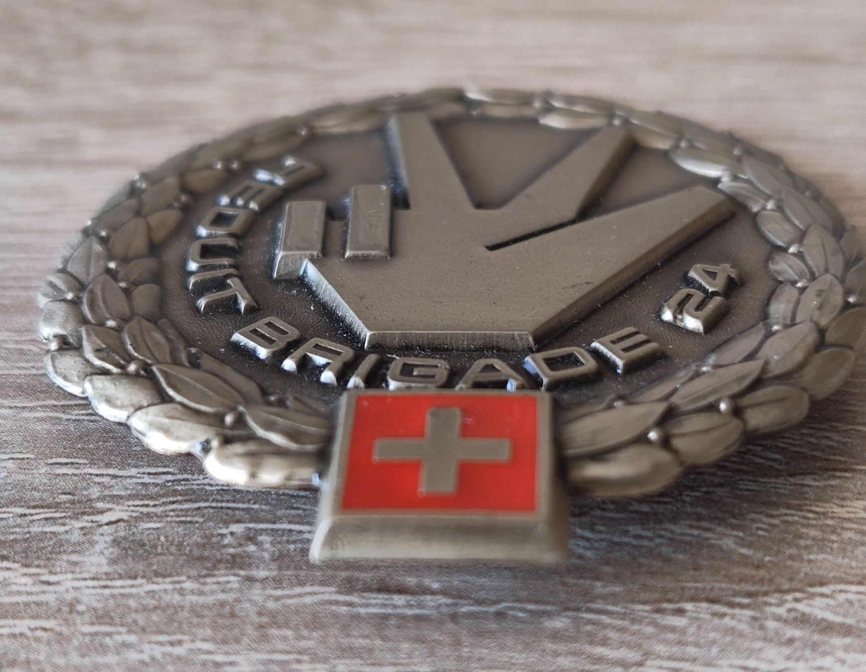 Schweizer Armee Placchette & Badge: Abzeichen Reduit Brigade 24 Schweizer Armee Metall – Usato da St. Gallen venduto da Ricardo_Deals 5