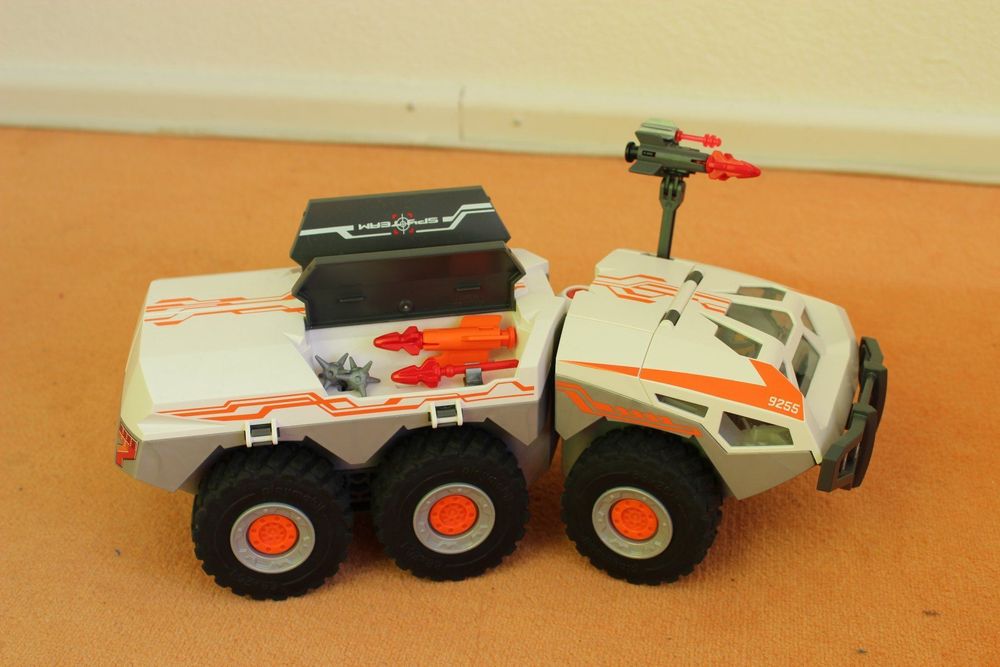 Playmobil Spy Team – Camion Et Navette Avec 2 Personnages, Accessoires – Véhicule Flottant, Dès 4 Ans