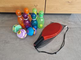 Spielzeugset Kegel Wurfbälle und Schläger