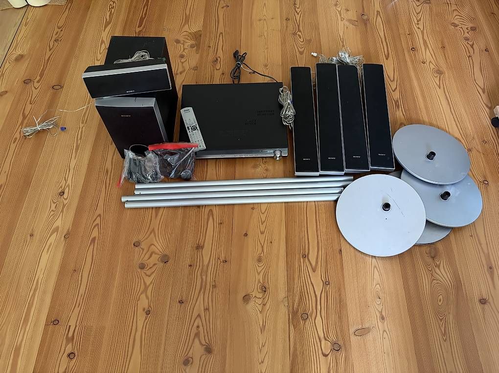 Sistemi audio & multimediali: Sony surround System CD, DVD, Bluetooth, Radio – Usato da Basel venduto da Elsteiner