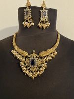 Wunderschönes Schmuckset, golden mit dunkel lila Steinen