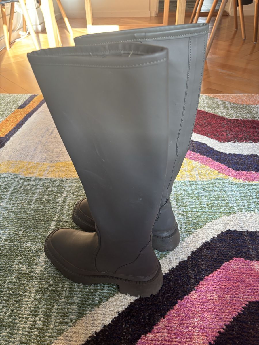 Zara Damenschuhe: Green Boots – Gebraucht aus Erlenbach ZH von Ma.Pi 2