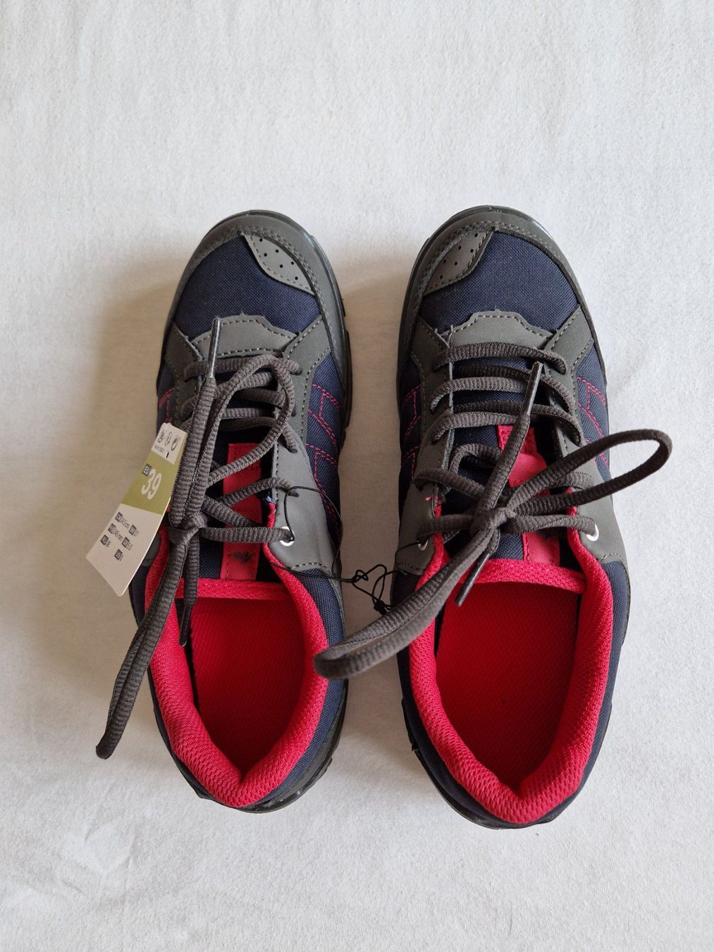 Decathlon Scarpe da donna: Quechua Wanderschuhe Gr. 37, neu mit Etikett – Nuovo e nell'imballaggio originale da Kyburg venduto da zei_z76d