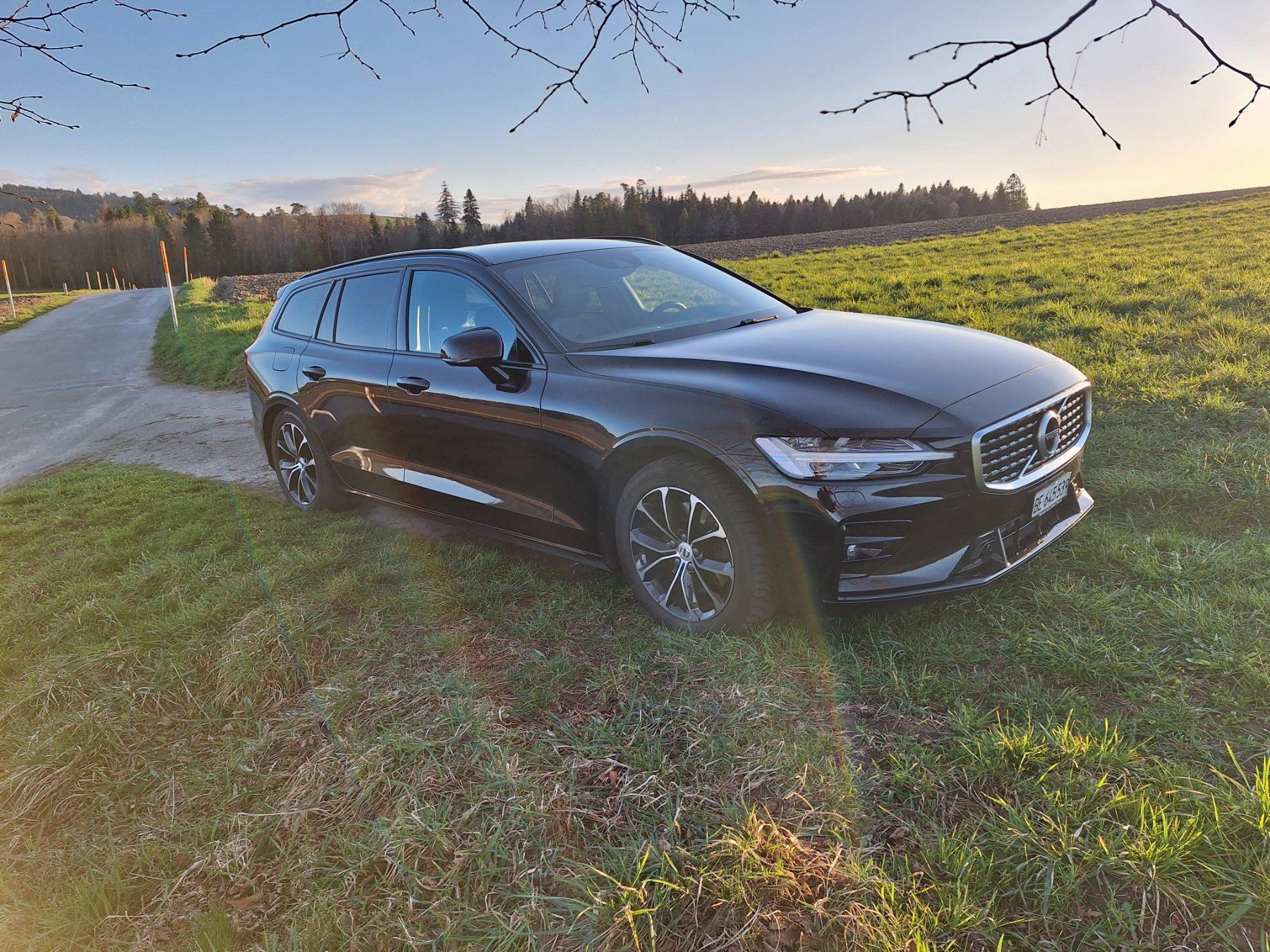 Volvo Automobili: Volvo V60 2.0 D4 R-Design AWD – Usato da Bern venduto da HSBZaeune 4