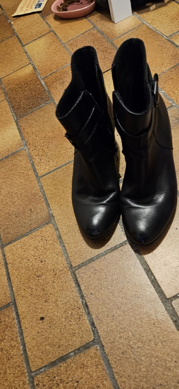 Damenschuhe: Schwarze Leder Herbst-Stiefeletten Gr. 37 – Gebraucht aus Basel von NikaV13 2