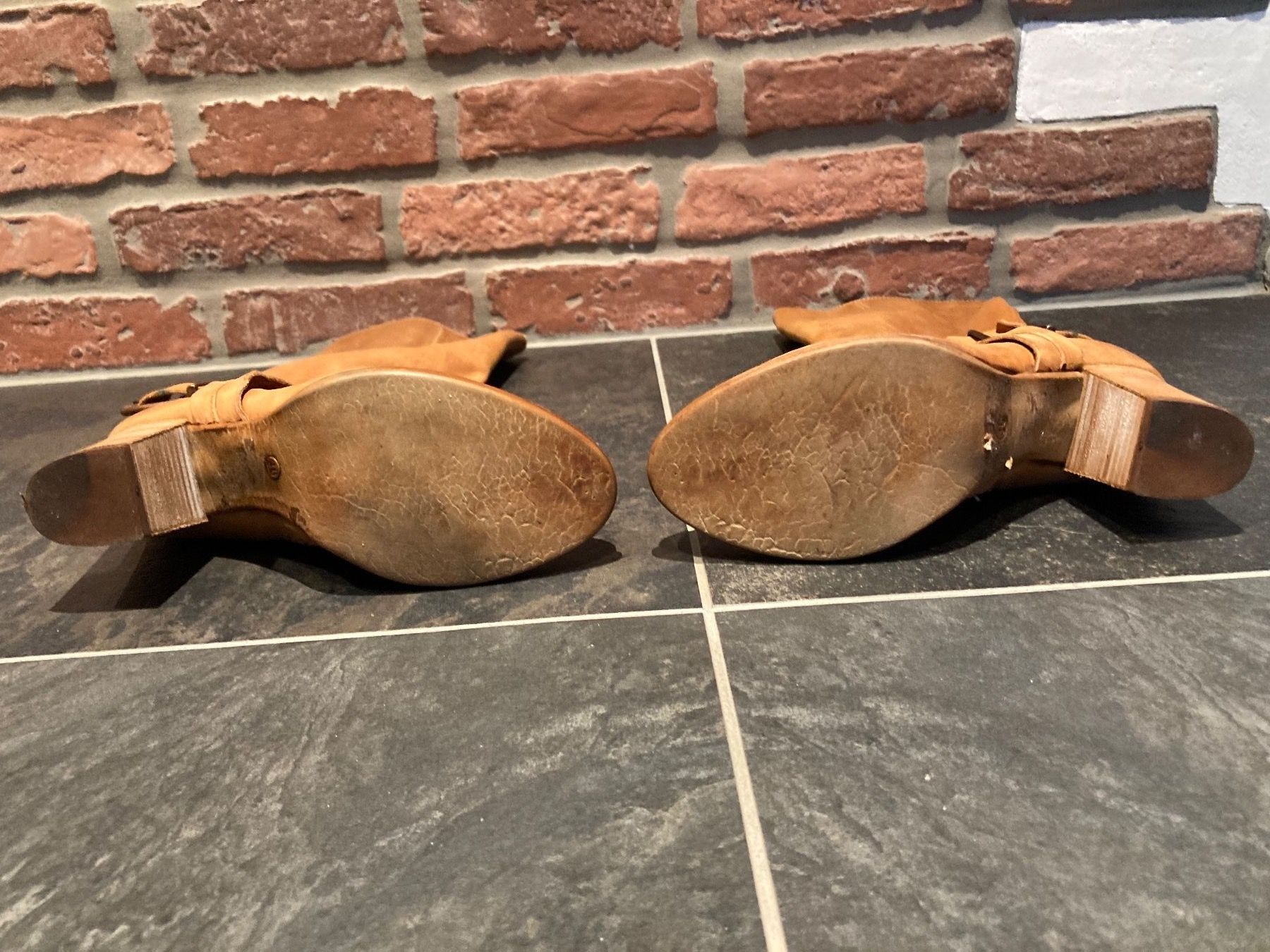 Scarpe da donna: Stiefel – Usato da Rorschach venduto da Loonimuh 3