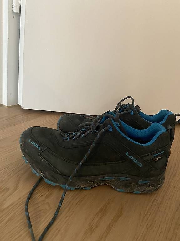 Lowa Scarpe da uomo: Lowa Trekkingschuh Grösse 40 – Usato da Winterthur venduto da tin_c826