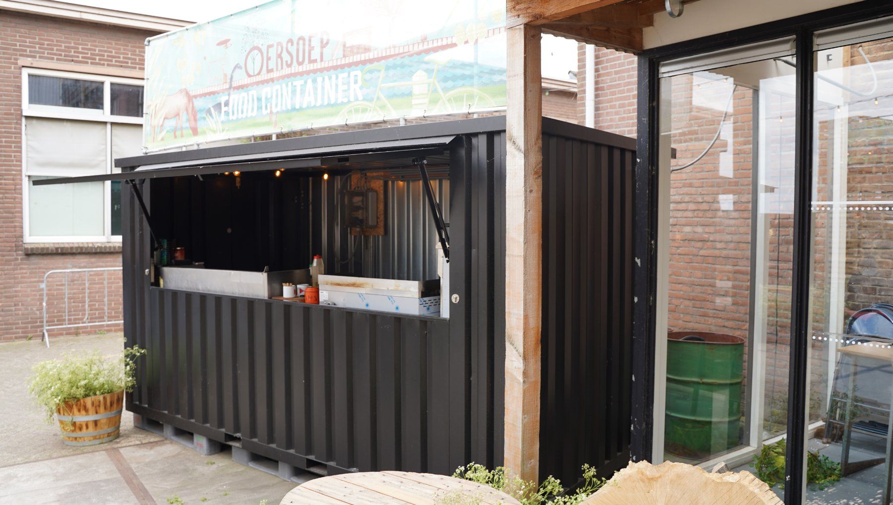 Contenitori edile: Barcontainer 4 × 2 m in Schwarz – Usato da Schaffhausen venduto da Selbstbaucontainer 2