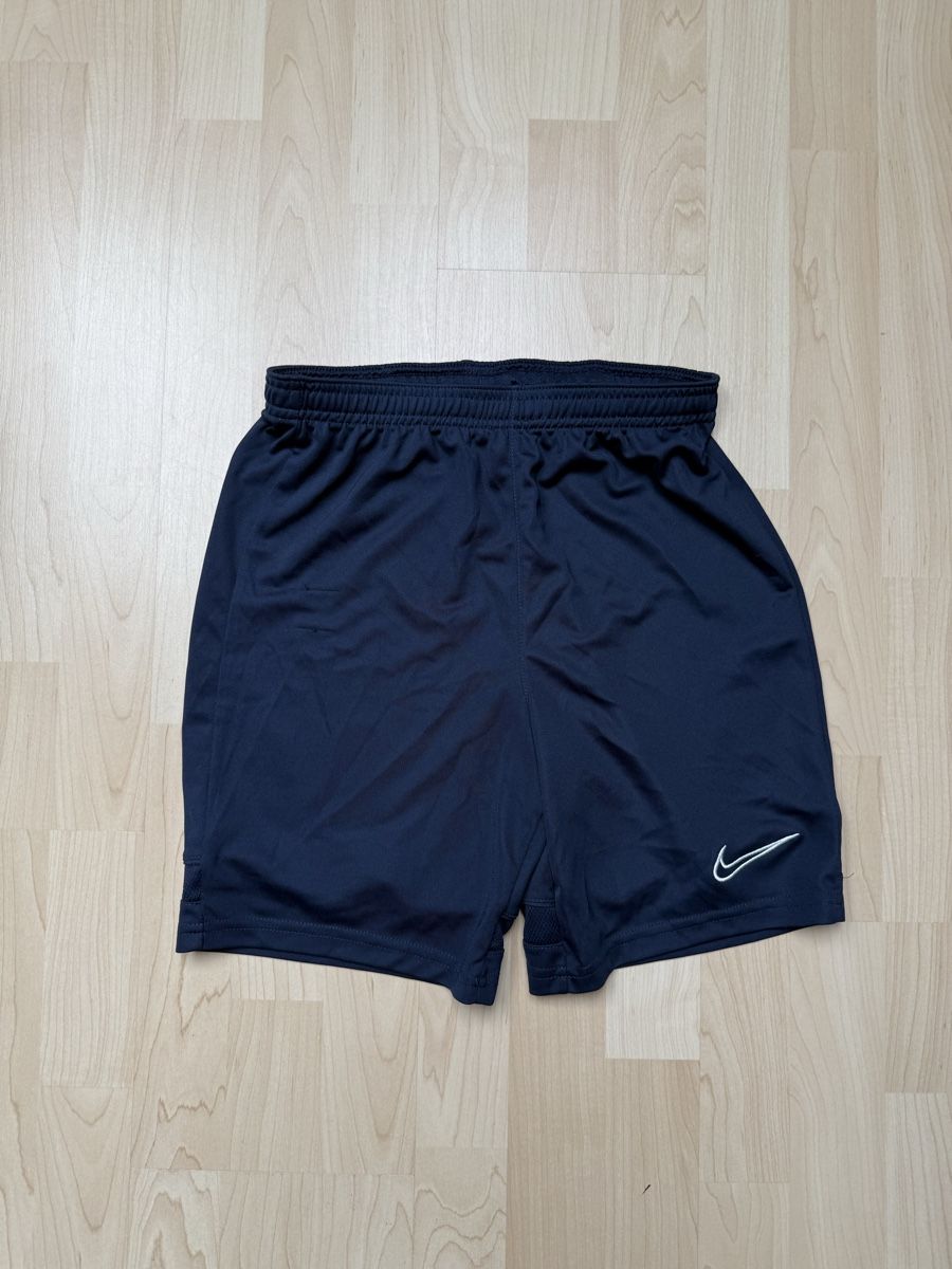 Nike Pantaloni: Nike Dri-FIT Training Shorts – Usato da Urdorf venduto da rob_c5wf