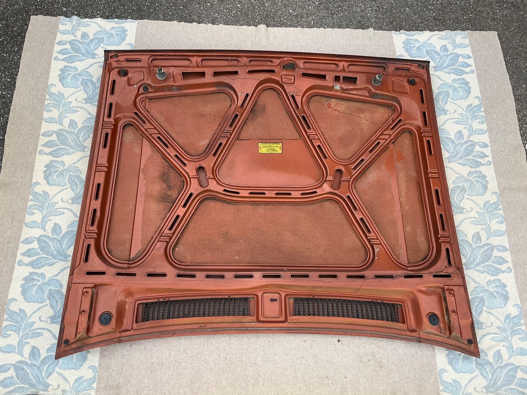 VW Tutti pezzi di ricambio auto: Motorhaube VW Scirocco 2 – Usato da Marbach LU venduto da bru_kk6q 1