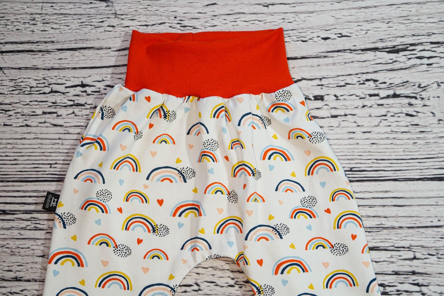 Hosen: Pumphose mit Regenbogen & Herzen Gr.92/98 NEU – Neu und originalverpackt aus Zürich von sambaum 1