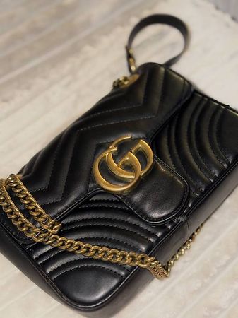 Schwarze Gucci Marmont Crossbody Tasche