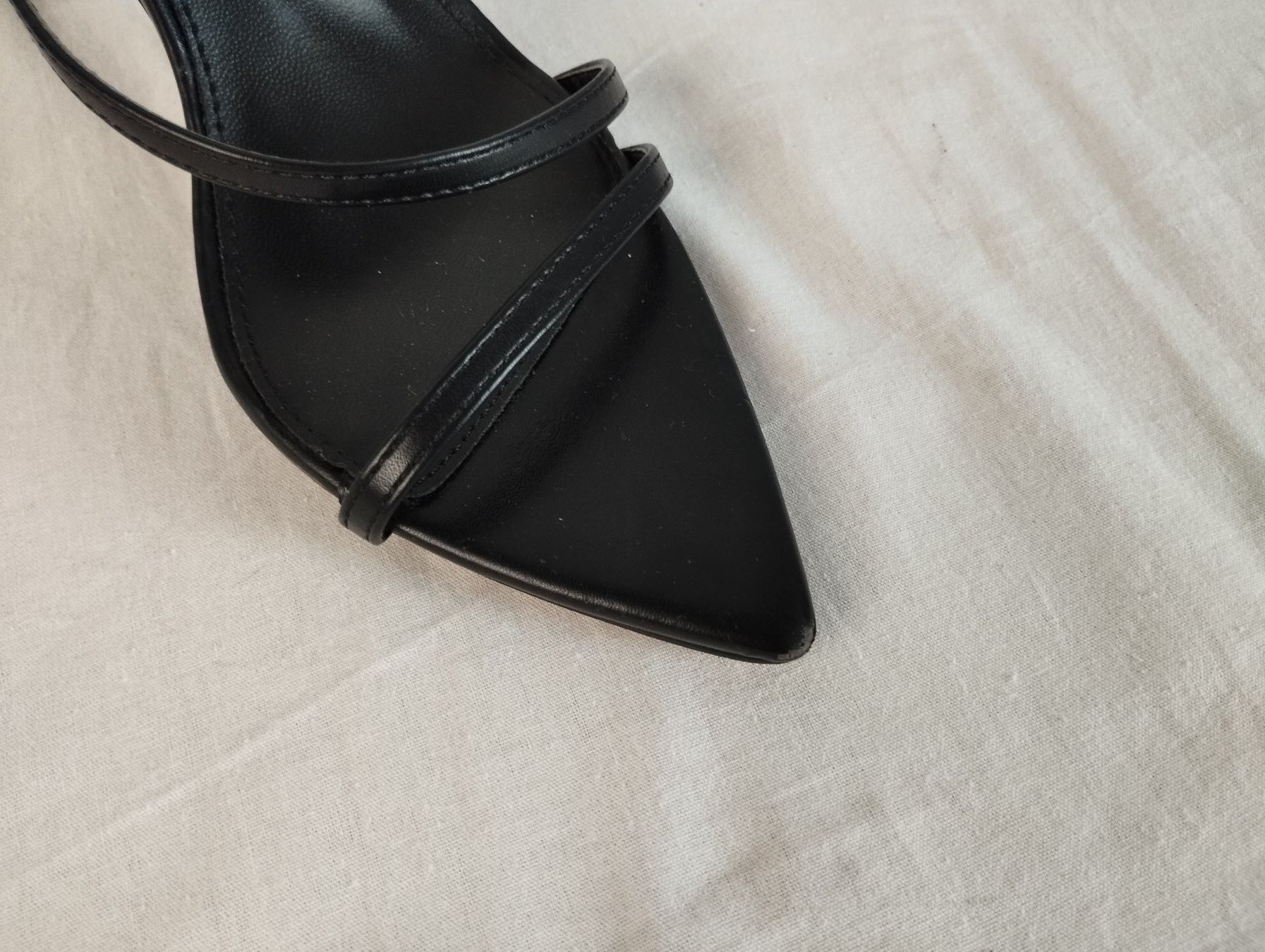 Scarpe da donna: RAID Riemchensandaletten schwarz Gr. 36 – Usato da Schübelbach venduto da Restwert_Schubelbach 5