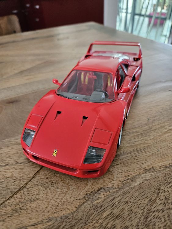 Bburago Ferrari SF90 Stradale Hybrid – 1:18 Maßstab, Rot/schwarz, Sammel-Miniaturauto Für Erwachsene & Fans – Metallmodell