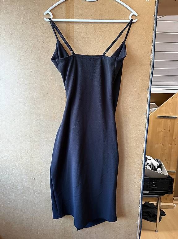 Vestiti: Missue Kleid Schwarz GR. 34  – Usato da Tägerig venduto da lea_xmw2 1