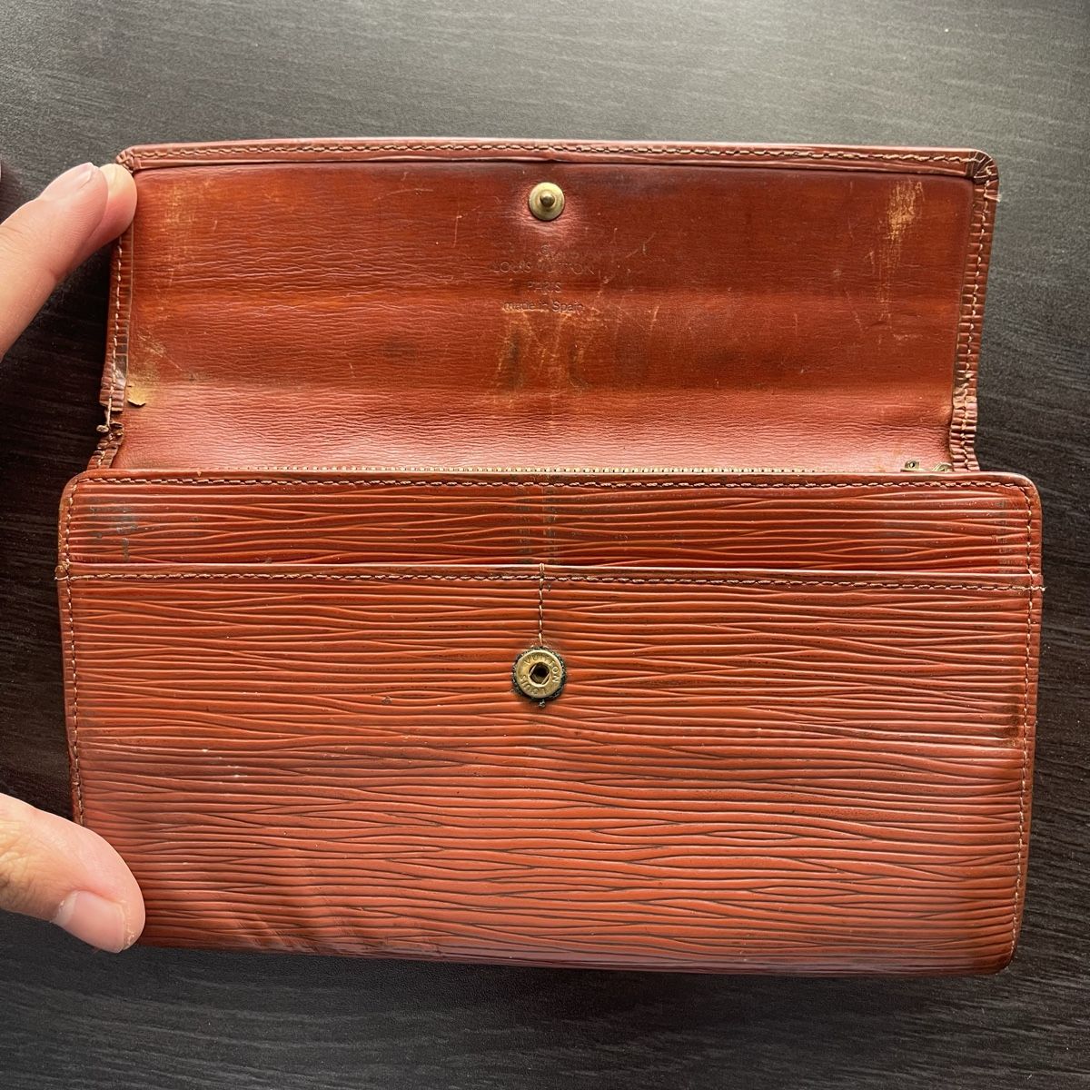 Louis Vuitton Portafogli: Vintage Louis Vuitton long wallet – Usato da Genève venduto da FoundTears 3