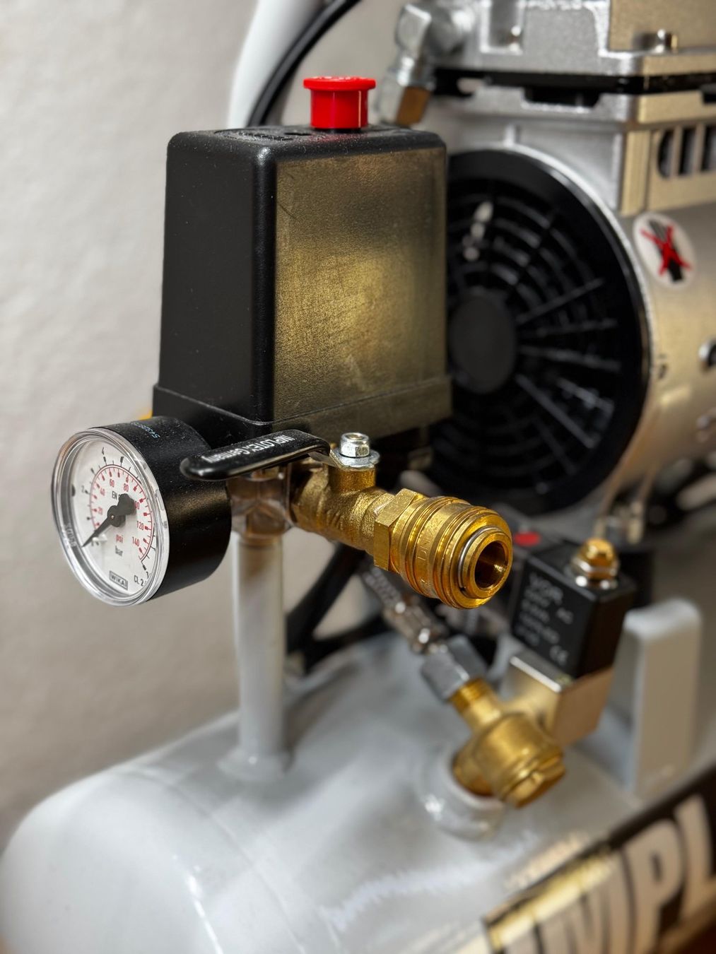 Kompressoren: IMPLOTEX Flüsterkompressor 9L Ölfrei – Gebraucht aus Zürich von dom_l879 2