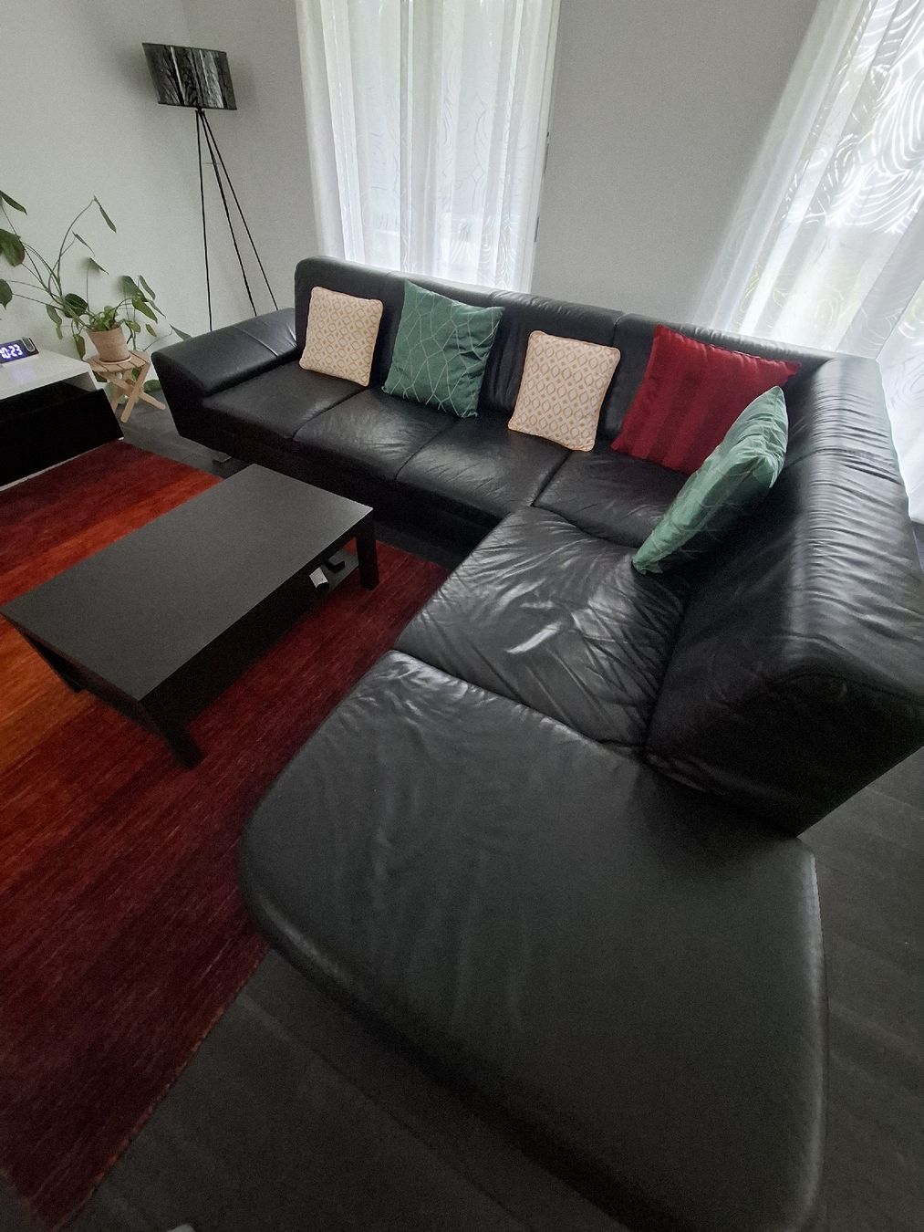 Sofas: Schwarzes Ecksofa aus Leder – D'occasion à Luzern par wvg_lt6m 1