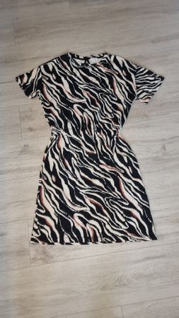 Trendiges Sommerkleid mit Zebra-Muster, Gr. M, Top Zustand!