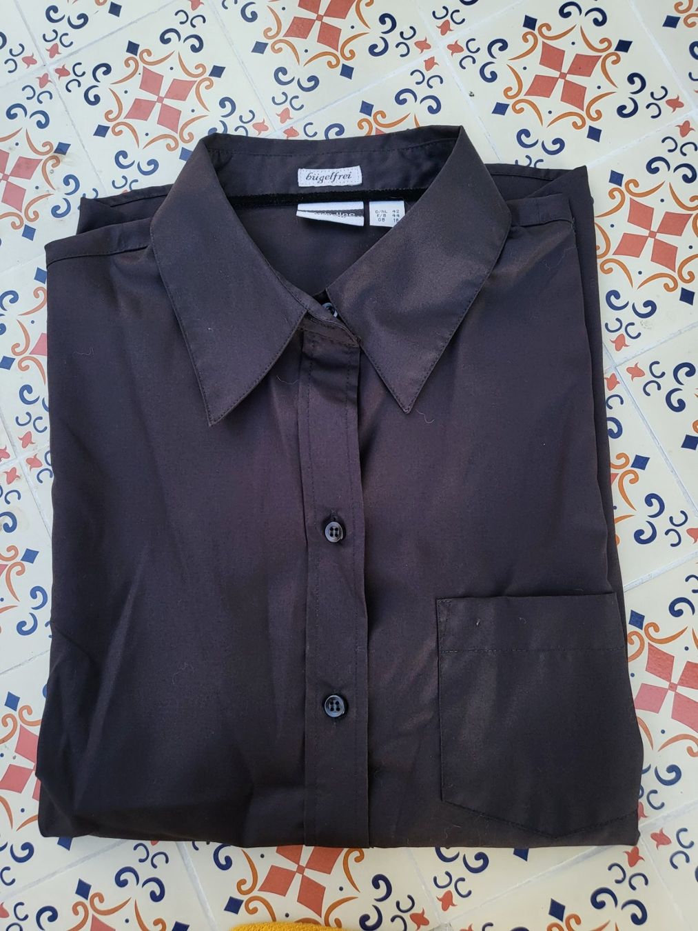 Blusen: Schwarze Bluse Basic Line,bügelfrei, fast neu, Gr. 42 – Neu (gemäss Beschreibung) aus Siblingen von Vany_McDougall 2