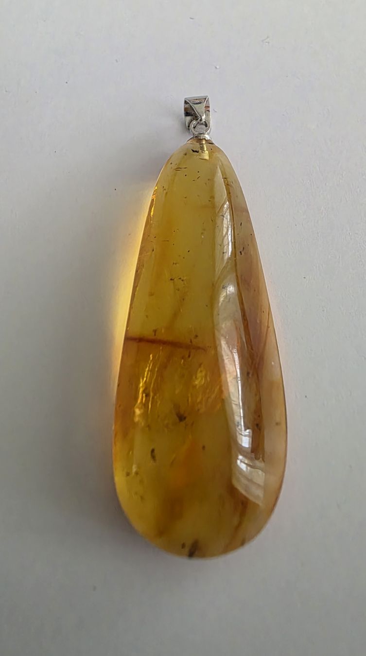 Rimorchi: Bernstein-Anhänger ca. 5x1,7cm. – Nuovo e nell'imballaggio originale da Menziken venduto da Mirager 2