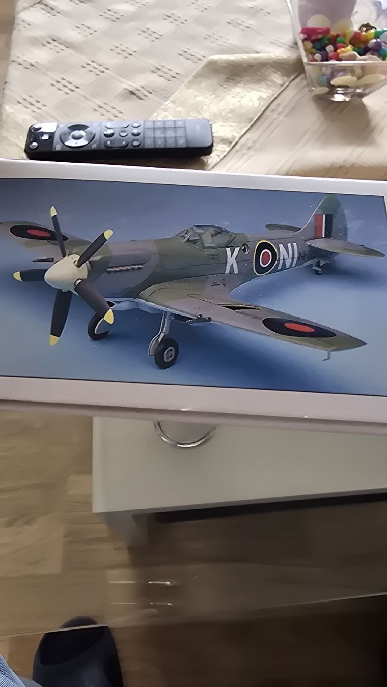 Academy Modellbausätze & Standmodelle: Modellbausatz Spitfire FR.Mk.IXE Academy 1/48 gebraucht – Neu und originalverpackt aus Balsthal von cri_8tqn 6