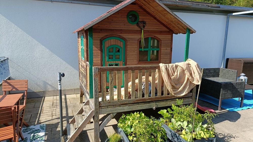 kinderhaus mit rutsche Kaufen auf Ricardo