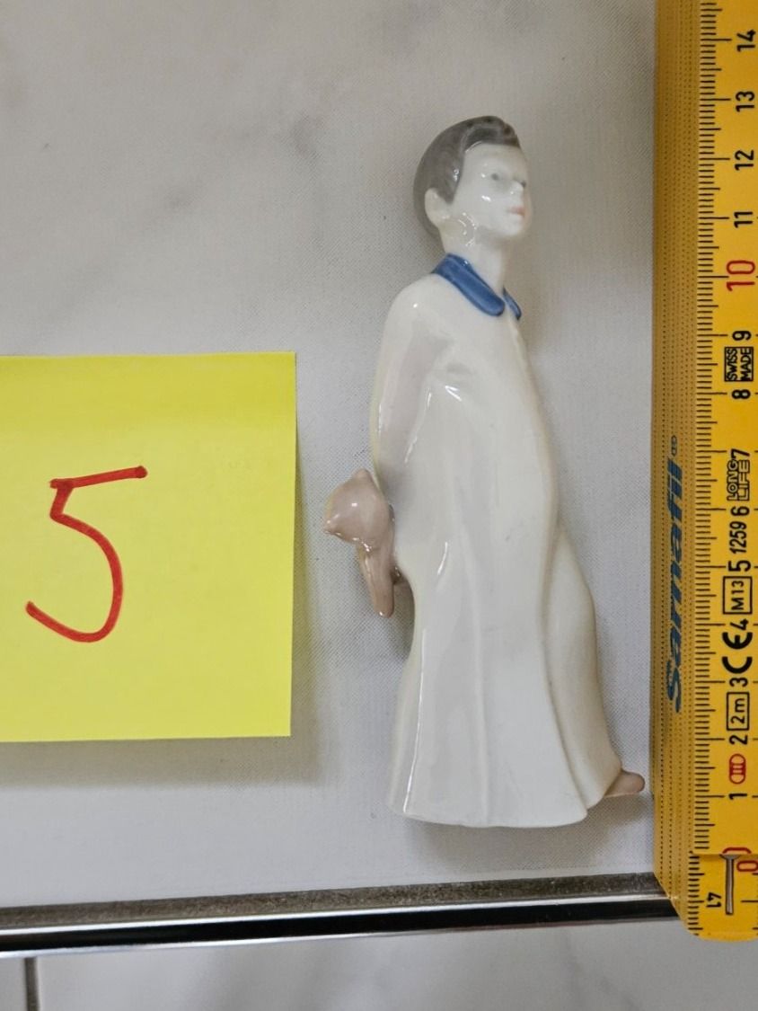 Statuette: Porzellanfigur Junge mit Teddybär – Usato da Meggen venduto da G7957c24
