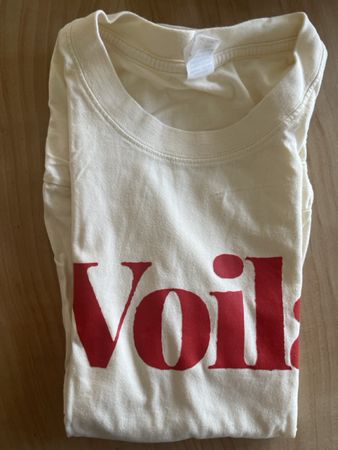 T-Shirt Voila cremefarben mit rotem Aufdruck Grösse S-M