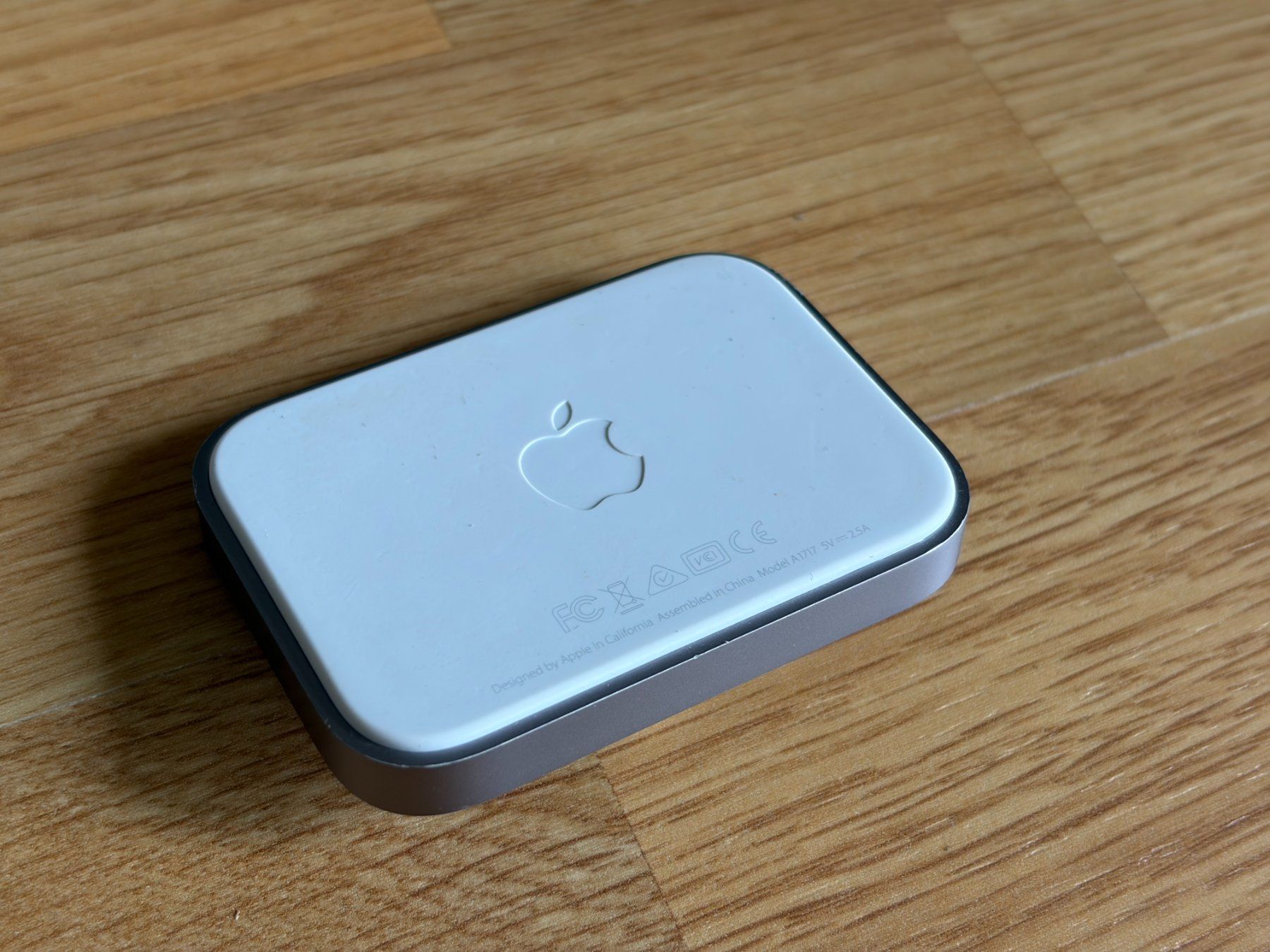 Docking station: Original Apple iPhone Lightning Dock A1717 Silber – Usato da Zürich venduto da greg_richrd 2
