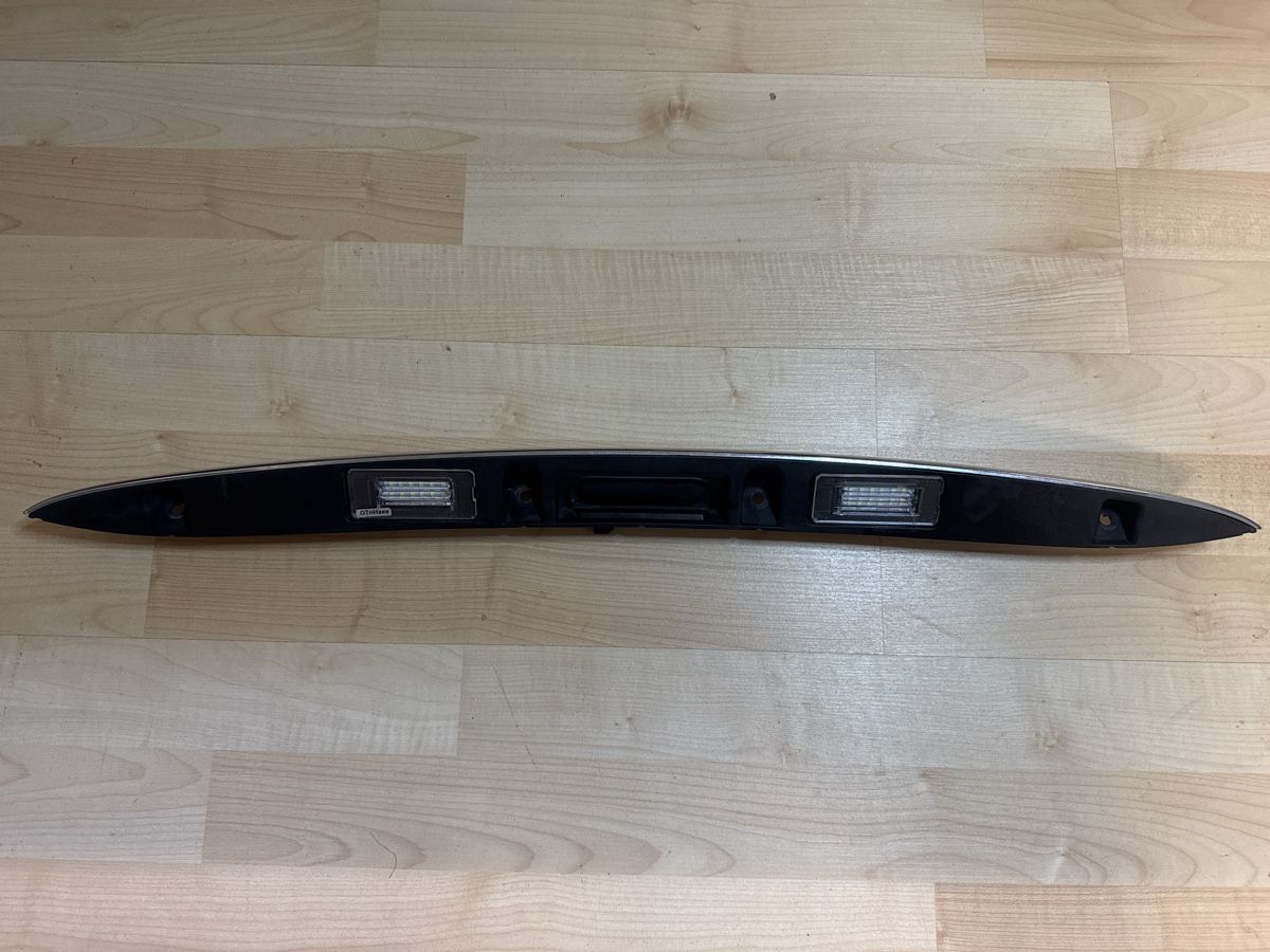 Mini Tutti pezzi di ricambio auto: Mini Cooper R56 Kofferraumleiste mit Nummerlicht – Usato da Ehrendingen venduto da Sansav 1