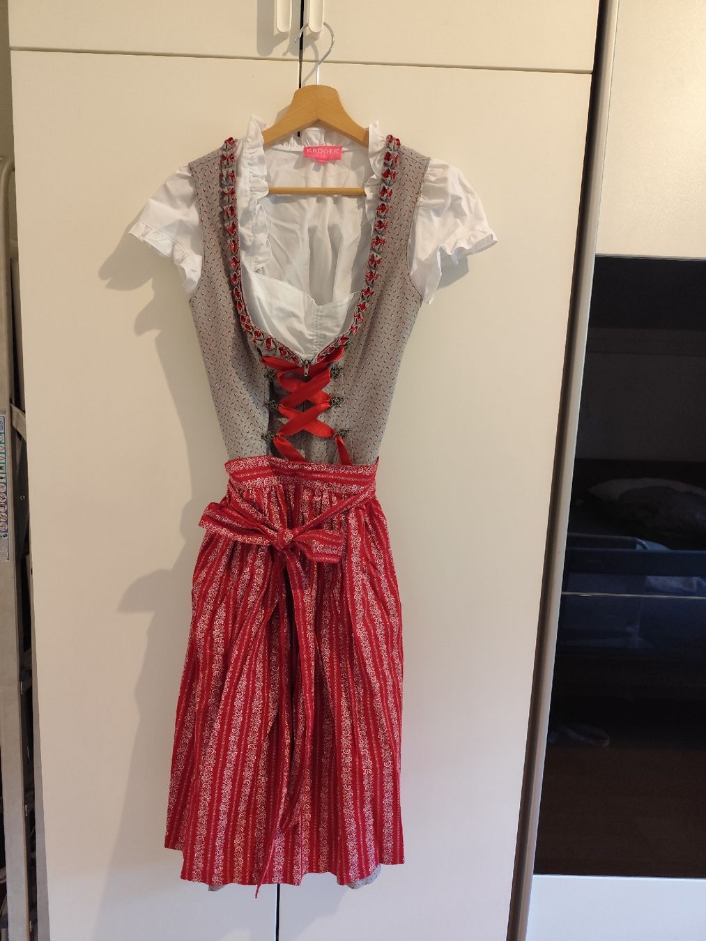 Costumi: Almsach Dirndl 34 und Krüger Bluse 34 – Usato da Uznach venduto da CelineElisabeth 1