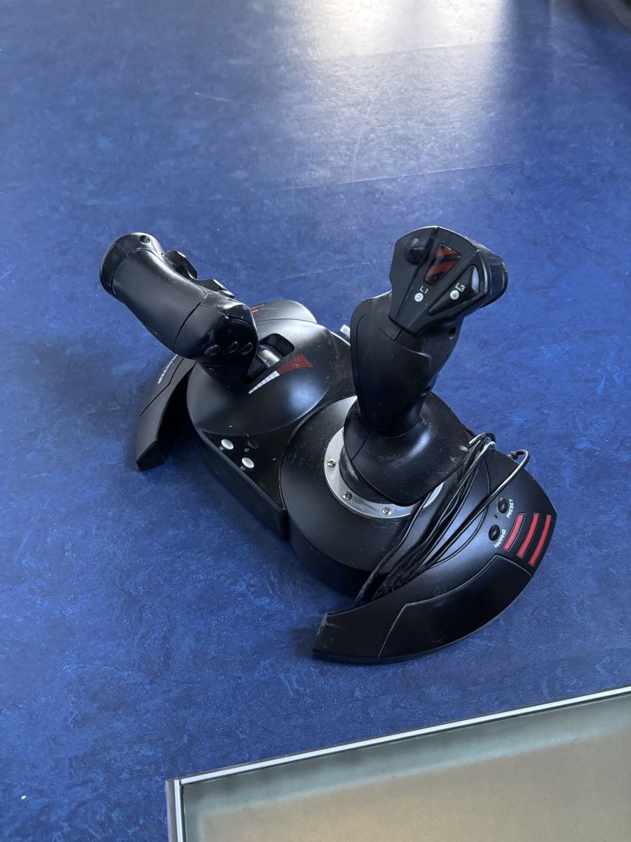 Manettes: Thrustmaster T.Flight Hotas X – D'occasion à Thun par Thuner 1
