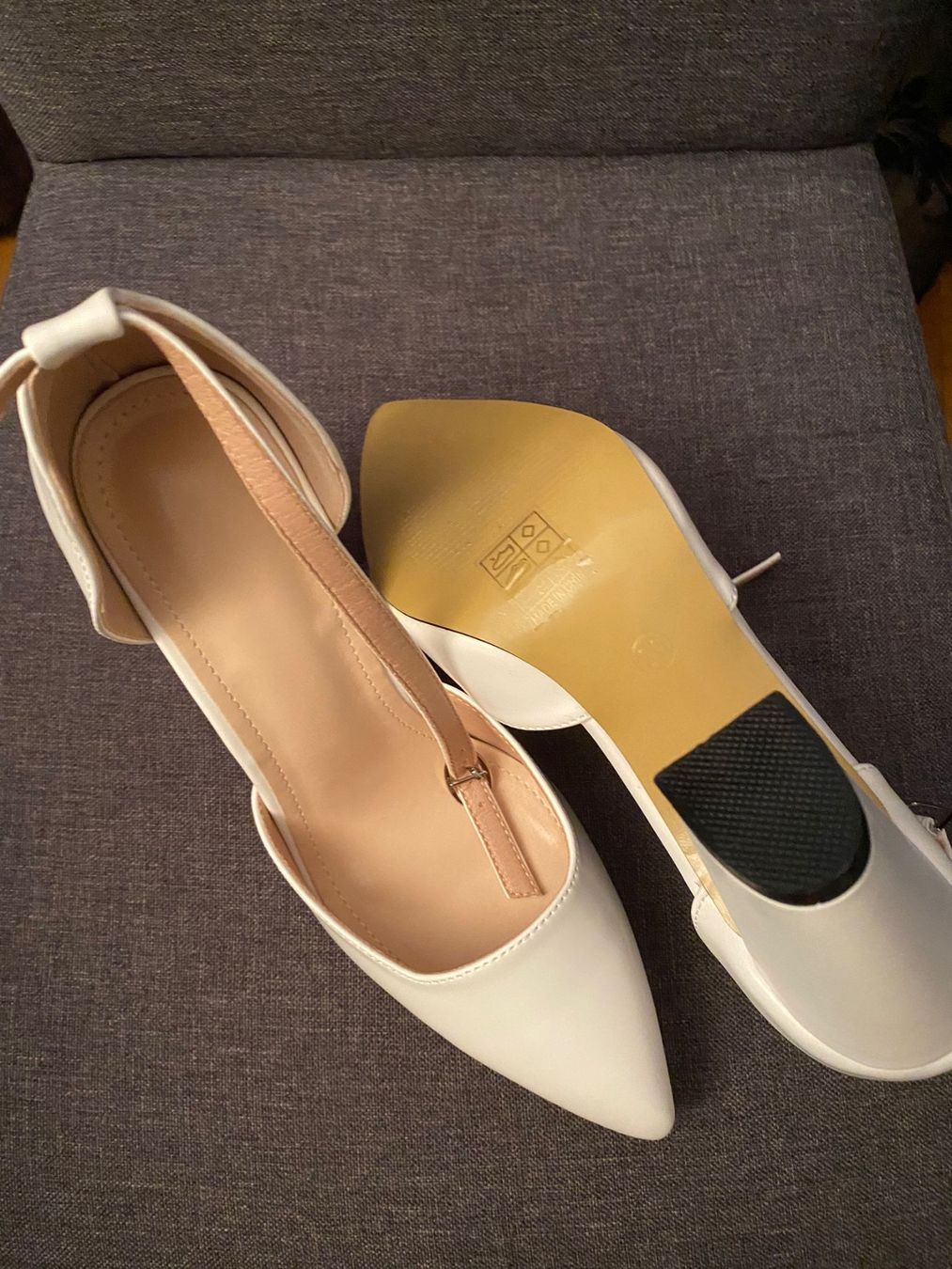 Chaussures femmes: Talons blancs pointus – Neuf avec emballage d'origine à Montreux par iza_peche8 1