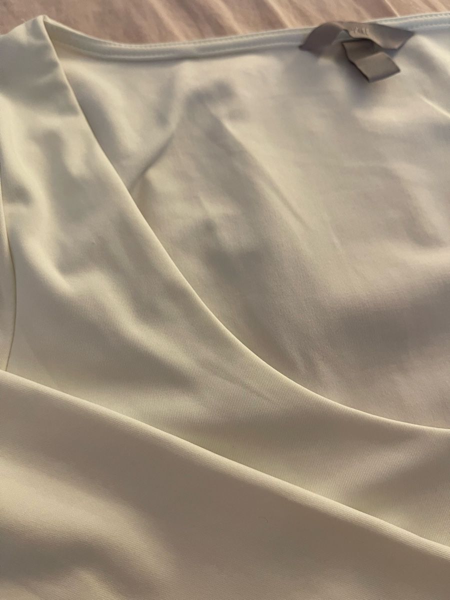 H&M Lotti di vestiti: Langarmbody mit 2 Jupe Gr.38/M – Usato da Steffisburg venduto da lar_x57s 2