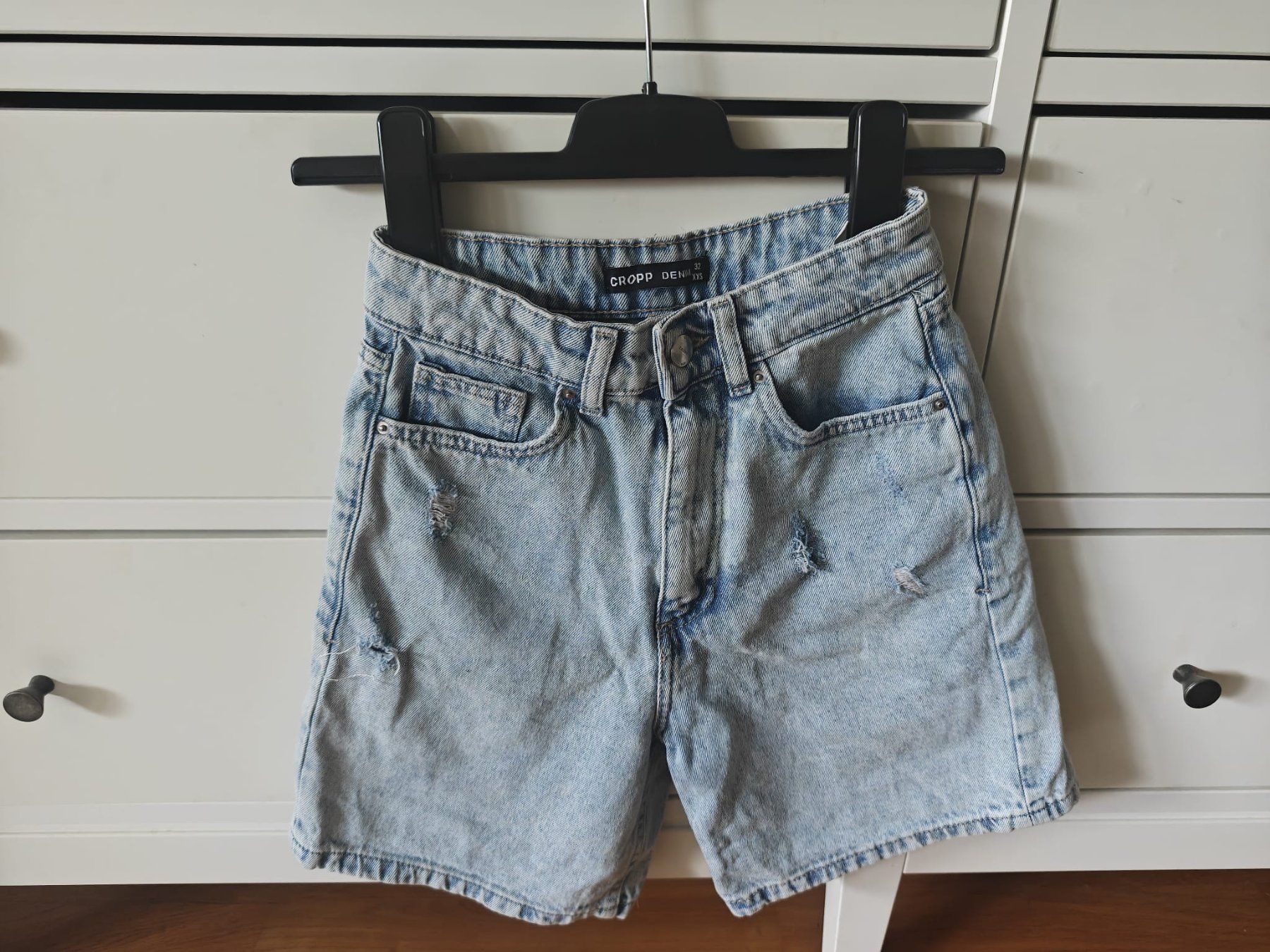 Pantaloni: Strativarius short size 32 – Usato da Affoltern am Albis venduto da DarkMaster
