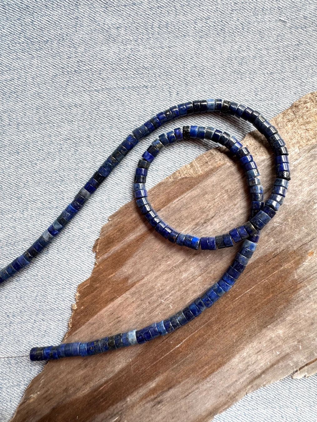Catenine: Lapis Lazuli  Schlange Strang    4mm      auf Flexdraht – Nuovo e nell'imballaggio originale da Leuggern venduto da gemshow 1