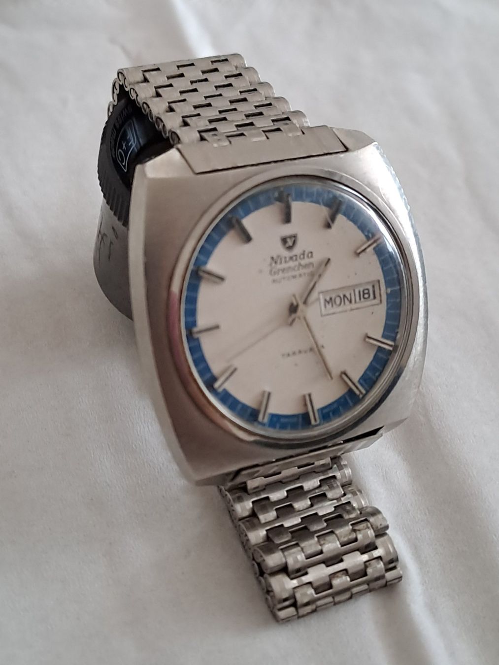 Nivada Uhren: Nivada Grenchen  Taravana Automatic vintage Herrenuhr – Gebraucht aus Neuhausen am Rheinfall von  5