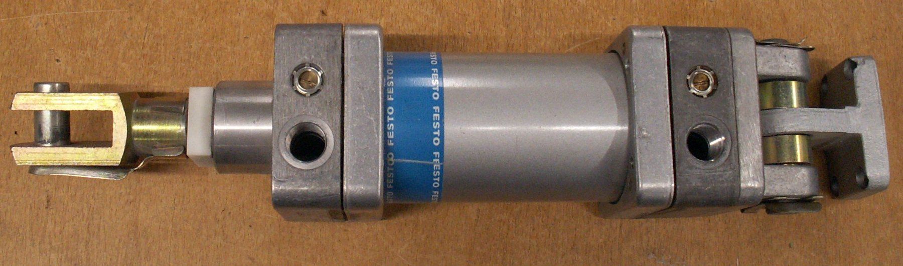 Festo Sonstige Elektronik: vérin pneumatique Festo 63-80 – Gebraucht aus Attalens von Gmsa68
