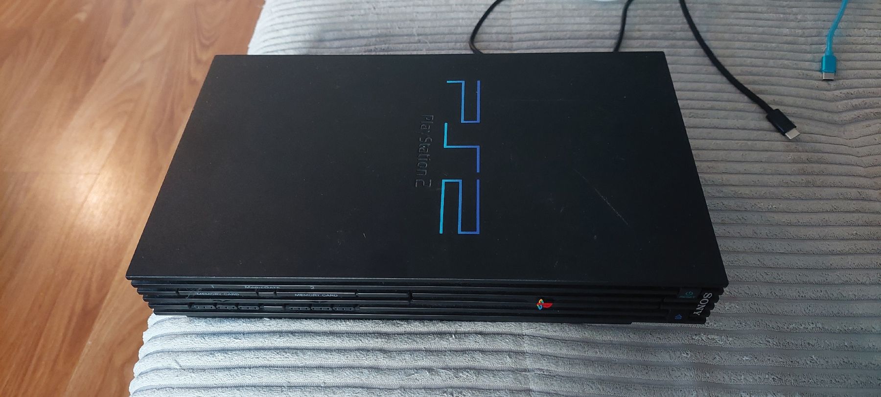 Sony Console: Sony Playstation 2 (PS2) mit 3Controller +  2  Mikrofone! – Usato da Romanshorn venduto da Luette19 1