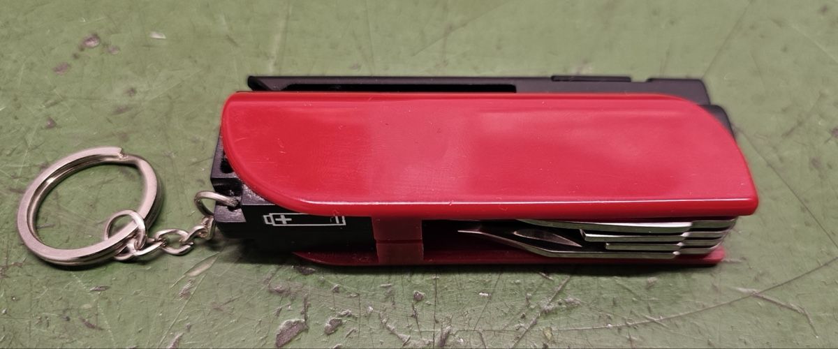 Coltelli tascabile: Rotes Taschenmesser mit Licht – Usato da Burgdorf venduto da gbergler33 7
