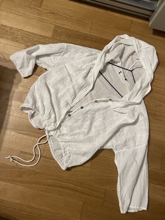 Leichte Damen Jacke weiss Kapuze