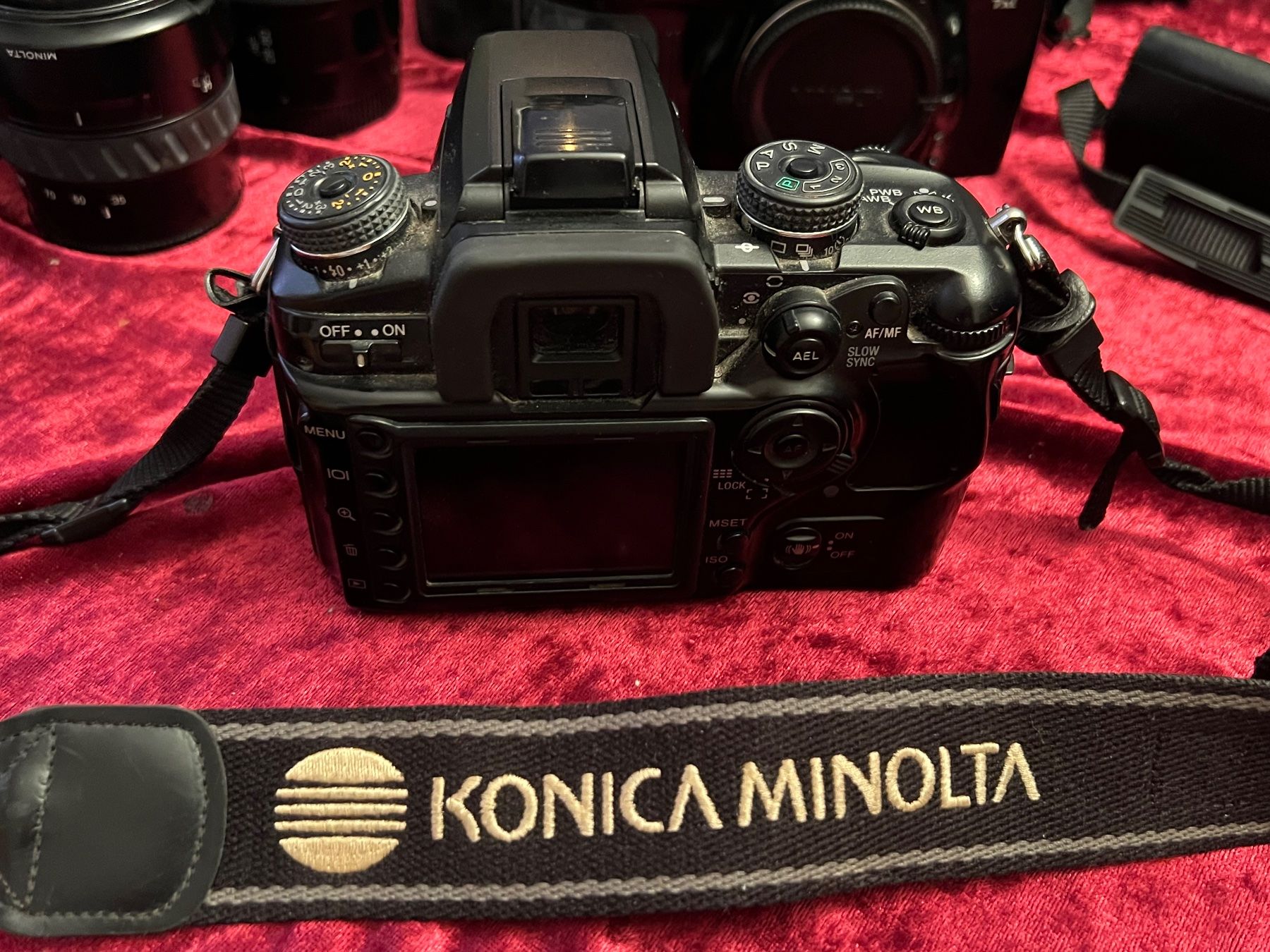 Minolta Fotocamera: Fotoausrüstung  MINOLTA  Div. Gehäuse und Objektive /Filter – Usato da Uster venduto da Mr.Twister 2